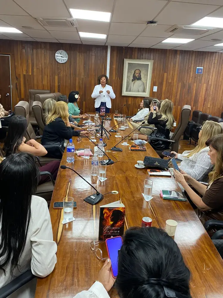 Emília em palestra na Câmara Legislativa de São Paulo